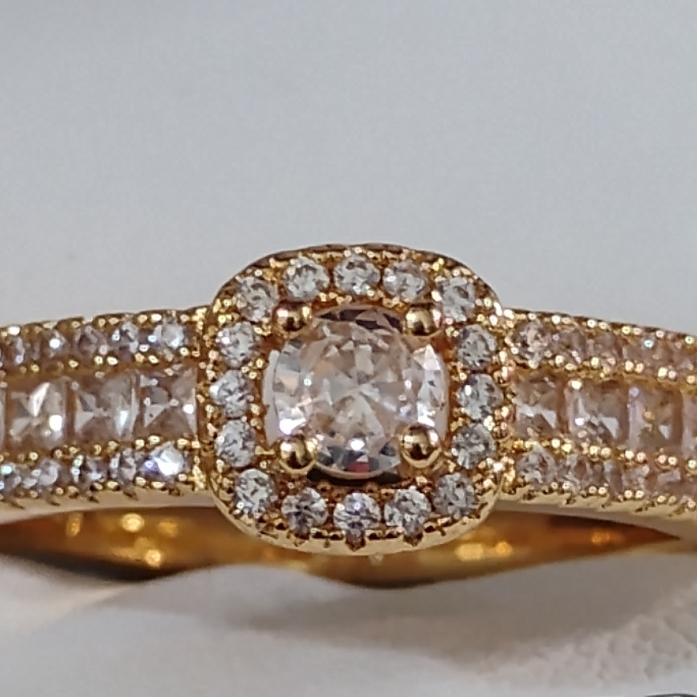 Elegant Gold and Silver Women's Ring